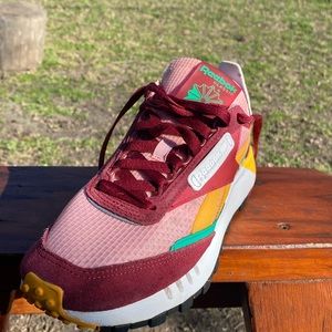 Reebok Classic Leather Legacy
Collegiate Burgundy Solar Gold (Women's